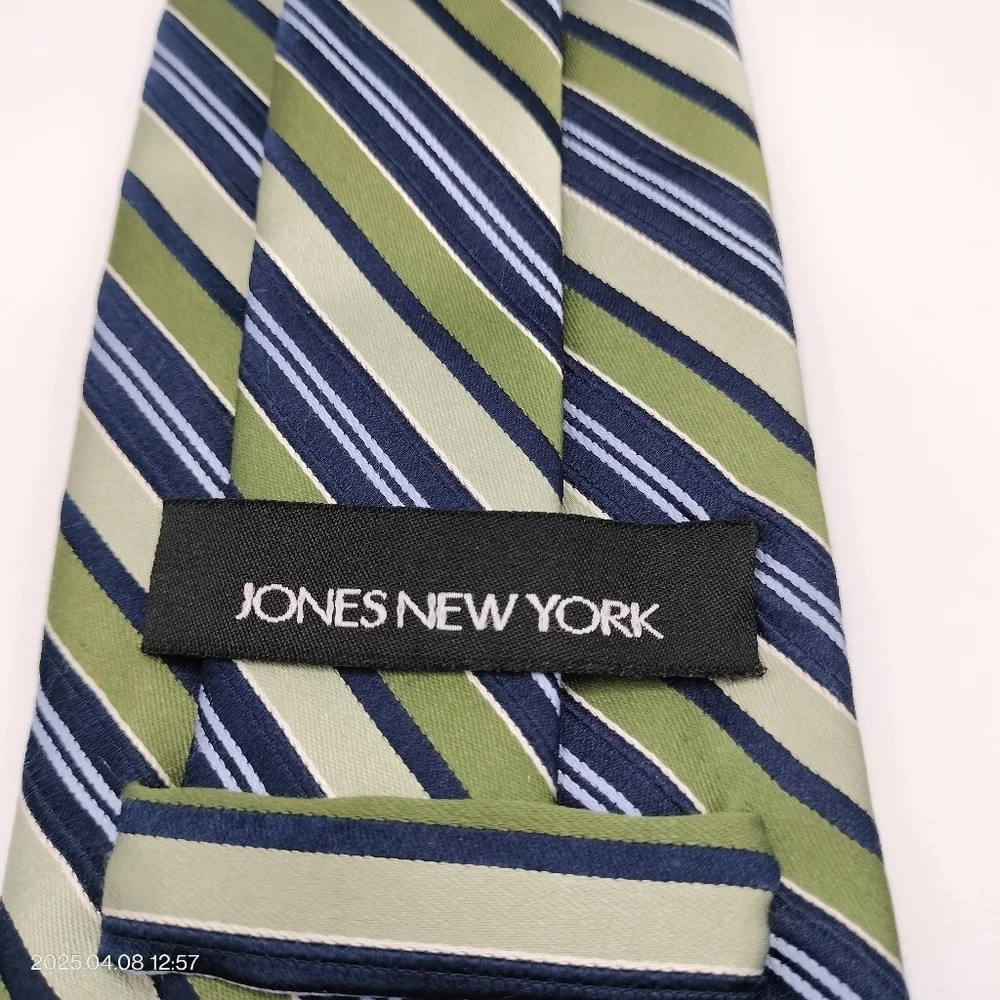 Jones New York Silk Hand Made Striped Green and Blue Men's Tie Necktie
